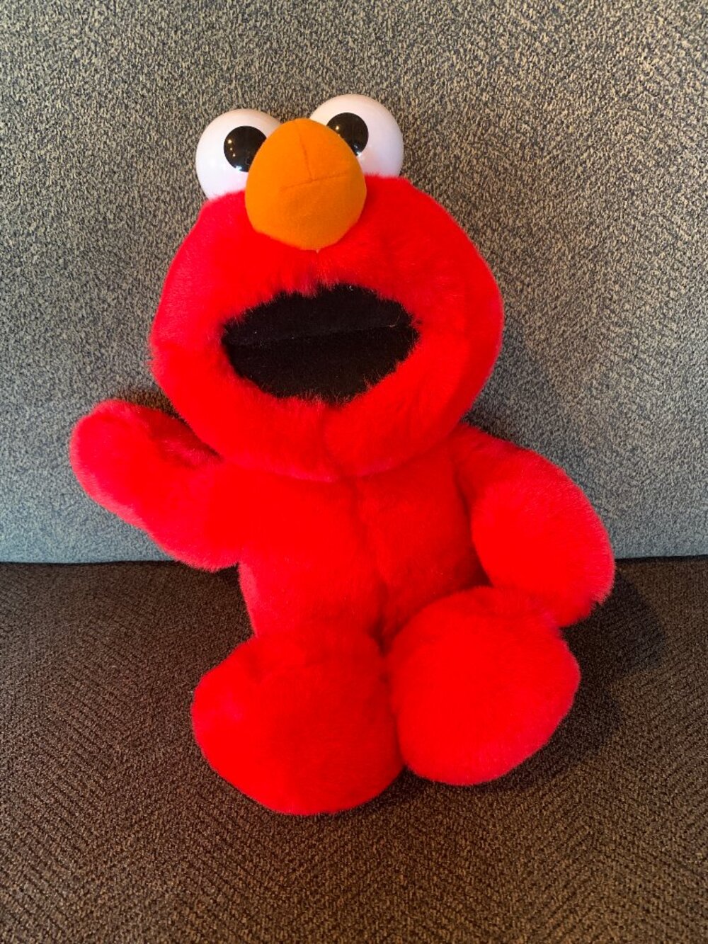 VINTAGE 1995 - TYCO Sesame Street - Tickle Me Elmo 32715 with batteries 16 inch